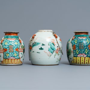 Two large Chinese blue and white and three famille rose teapots, 19/20th C. — 照片 11