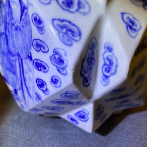 Two large Chinese blue and white and three famille rose teapots, 19/20th C. — 照片 33