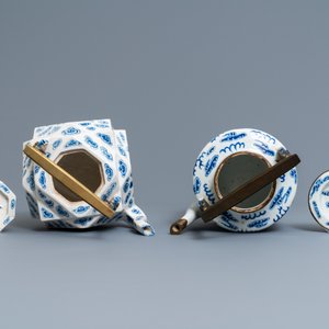 Two large Chinese blue and white and three famille rose teapots, 19/20th C. — 照片 6