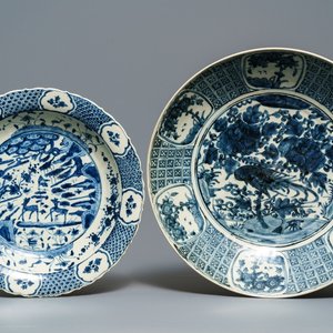 Two large Chinese blue and white Swatow dishes, Ming — 照片 1