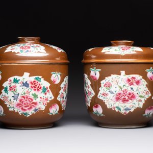 Two large Chinese famille rose capucin-ground covered bowls, Qianlong — photo 4