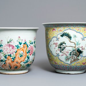 Two large Chinese famille rose jardinières, 19th C. — 照片 1
