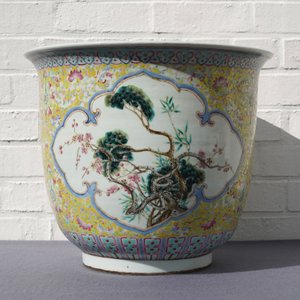 Two large Chinese famille rose jardinières, 19th C. — 照片 13