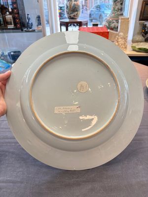 Two large Chinese Meissen-style export dishes with a hunting scene, Qianlong — 照片 5