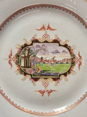 Two large Chinese Meissen-style export dishes with a hunting scene, Qianlong — 照片 7