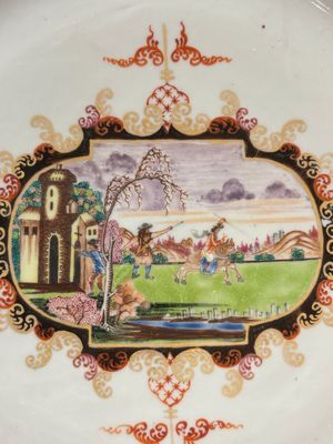 Two large Chinese Meissen-style export dishes with a hunting scene, Qianlong — 照片 8
