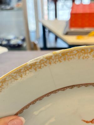 Two large Chinese Meissen-style export dishes with a hunting scene, Qianlong — 照片 10
