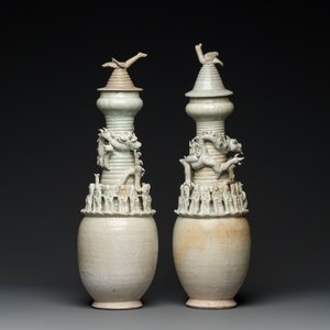 Two large Chinese qingbai-glazed covered urns with applied design, Song/Yuan — 照片 5