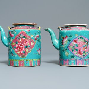 Two large Chinese turquoise-ground famille rose teapots for the Straits or Peranakan market, 19th C. — 照片 2