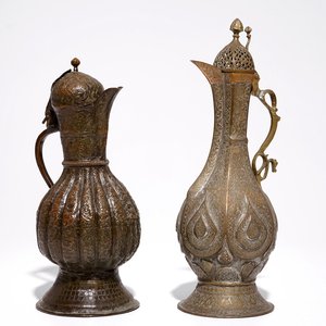 Two large engraved brass jugs, Iran and Central Asia, 17/18th C. — 照片 1