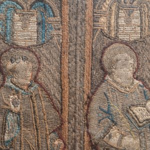 Two large linen, silk- and silverthread orphrey fragments depicting saints below arcatures, Spain, early 17th C. — 照片 8