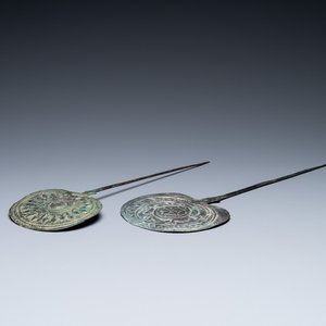 Two large Luristan bronze disc-headed clothing pins, Iran, 1st millenium BC — 照片 1