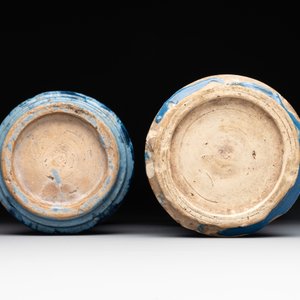 Two large monochrome and splashed blue pottery albarelli, Spain, 17th C. — photo 3