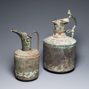 Two large Persian bronze ewers, Khorasan, Iran, 13/15th C. — 照片 1