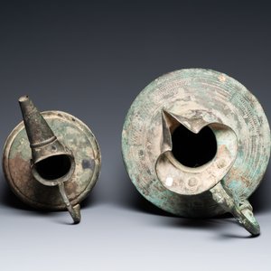 Two large Persian bronze ewers, Khorasan, Iran, 13/15th C. — 照片 6