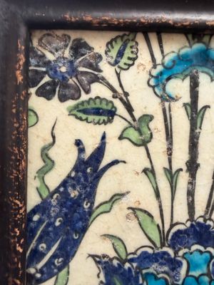Two large polychrome Damascus pottery tiles with a flower — foto 4