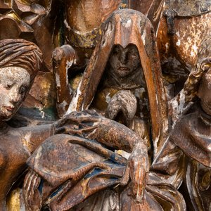 Two large polychromed wood 'Crucifixion' retable fragments, probably Brabant, 15/16th C. — 照片 24