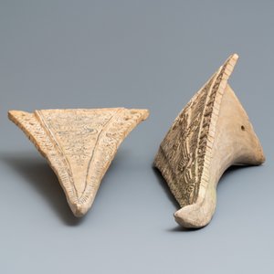 Two large triangular Thai Sawankhalok roof tile finials, 14/16th C. — 照片 7