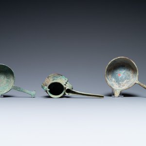 Two Luristan bronze pouring bowls and a spouted vessel, Iran, 1st millenium BC — 照片 6