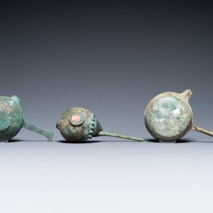 Two Luristan bronze pouring bowls and a spouted vessel, Iran, 1st millenium BC — 照片 7