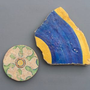 Two maiolica tiles from the castle of Breda, attr. to the Guido Andries workshop, Antwerp, 1535-1550 — 照片 1