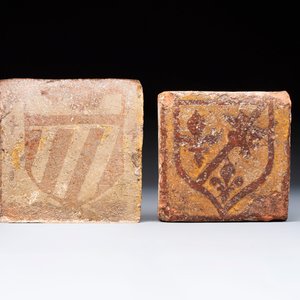 Two medieval slip-decorated tiles with the coat of arms of Burgundy and France, Flanders and France, 14/15th C. — photo 1