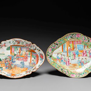 Two oval Chinese Canton famille rose tazzas, 19th C. — 照片 1