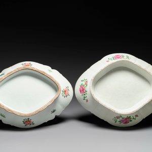 Two oval Chinese Canton famille rose tazzas, 19th C. — 照片 2