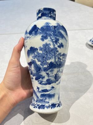 Two pairs of Chinese blue and white covered vases and a large covered vase, 19th C. — 照片 22