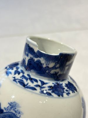 Two pairs of Chinese blue and white covered vases and a large covered vase, 19th C. — 照片 27