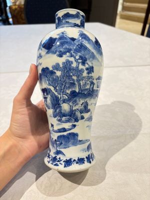 Two pairs of Chinese blue and white covered vases and a large covered vase, 19th C. — 照片 34
