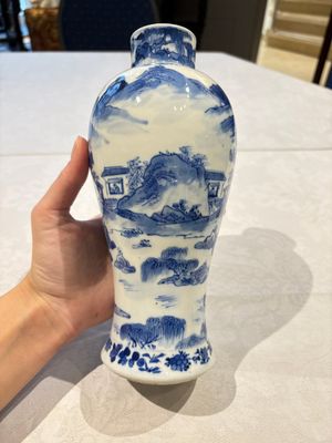 Two pairs of Chinese blue and white covered vases and a large covered vase, 19th C. — 照片 35
