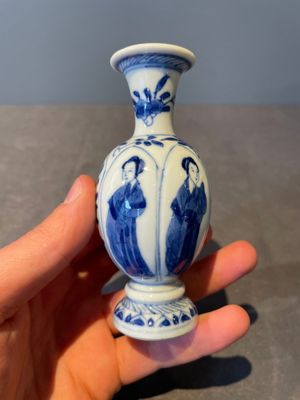 Two pairs of Chinese blue and white 'Long Eliza' vases, jade mark, Kangxi — 照片 12
