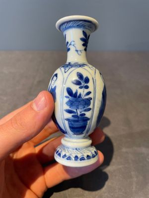 Two pairs of Chinese blue and white 'Long Eliza' vases, jade mark, Kangxi — 照片 13