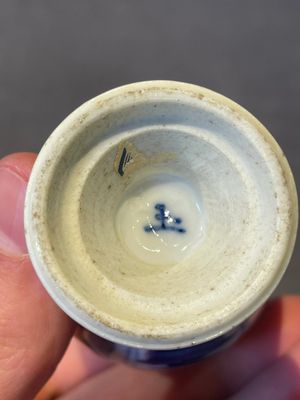 Two pairs of Chinese blue and white 'Long Eliza' vases, jade mark, Kangxi — 照片 16