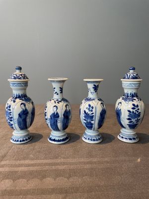 Two pairs of Chinese blue and white 'Long Eliza' vases, jade mark, Kangxi — 照片 1