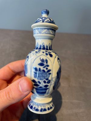 Two pairs of Chinese blue and white 'Long Eliza' vases, jade mark, Kangxi — 照片 3