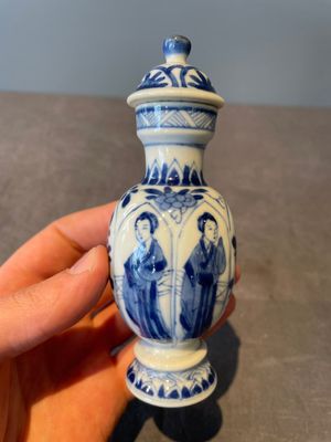 Two pairs of Chinese blue and white 'Long Eliza' vases, jade mark, Kangxi — 照片 4