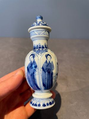 Two pairs of Chinese blue and white 'Long Eliza' vases, jade mark, Kangxi — 照片 6