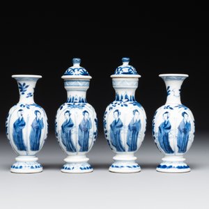 Two pairs of Chinese blue and white 'Long Eliza' vases, jade mark, Kangxi — 照片 2