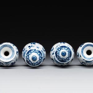 Two pairs of Chinese blue and white 'Long Eliza' vases, jade mark, Kangxi — 照片 3