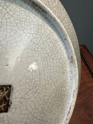 Two pairs of Chinese blue and white Nanking crackle-glazed 'dragon' vases and a dish, Chenghua mark, 19th C. — 照片 19