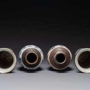 Two pairs of Chinese blue and white Nanking crackle-glazed 'dragon' vases and a dish, Chenghua mark, 19th C. — 照片 3