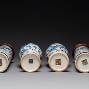 Two pairs of Chinese blue and white Nanking crackle-glazed 'dragon' vases and a dish, Chenghua mark, 19th C. — 照片 4