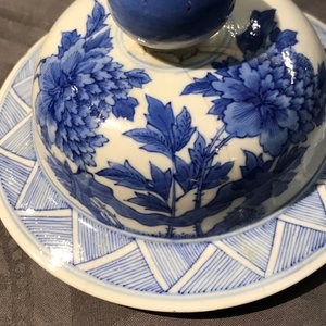 Two pairs of Chinese blue and white vases and covers, Kangxi and Chenghua marks, 19th C. — 照片 19