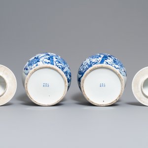 Two pairs of Chinese blue and white vases and covers, Kangxi and Chenghua marks, 19th C. — 照片 7