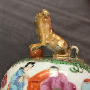 Two pairs of Chinese Canton famille rose vases and covers, 19th C. — 照片 13