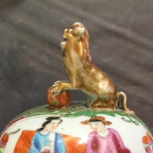Two pairs of Chinese Canton famille rose vases and covers, 19th C. — 照片 14