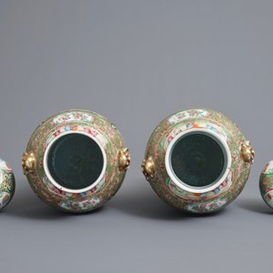 Two pairs of Chinese Canton famille rose vases and covers, 19th C. — 照片 7