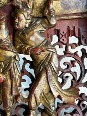 Two pairs of Chinese carved, lacquered and gilt-decorated wooden panels with figural design, 19th C. — foto 15